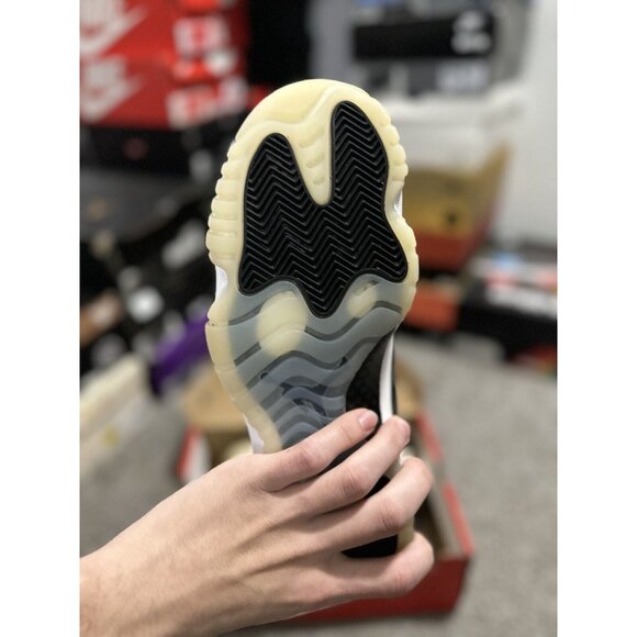 Jordan 11 Retro Low Barons 2017 Size 8.5 - Picture 3 of 3